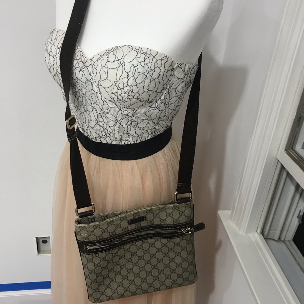Gucci Messenger bag! - Picture 6 of 7